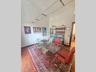 Ufficio in Vendita a Savona, 330'000€, 120 m²