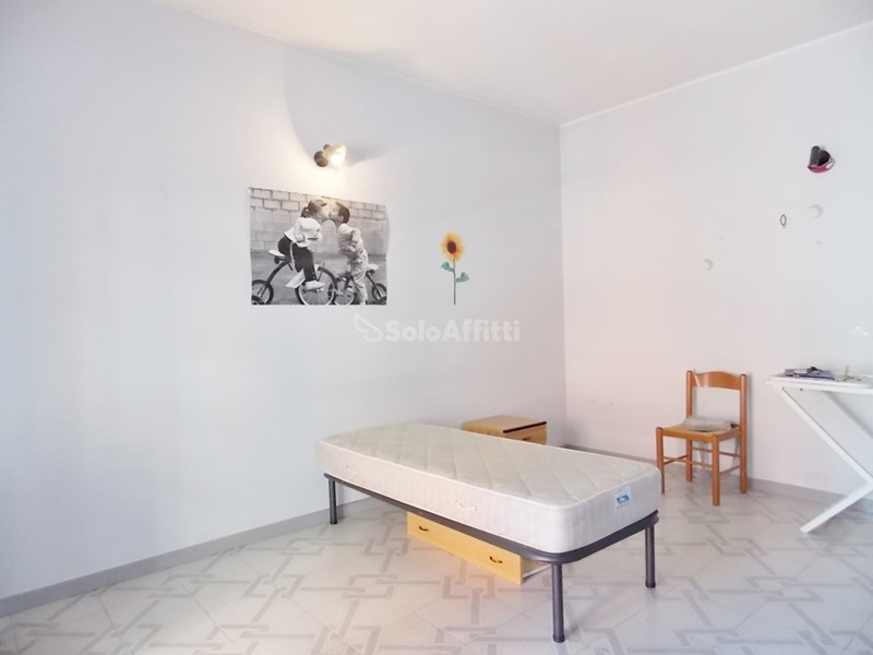 Stanza in Affitto a Catanzaro, zona Stadio - Ospedale, 200&euro;, 130 m², arredato