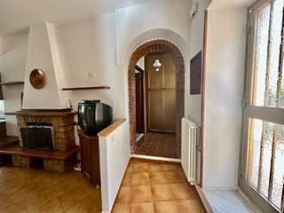 Casa Semi Indipendente in Vendita a Follo, zona Carnea, 95'000€, 100 m², arredato