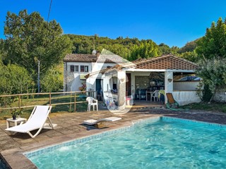 Casa Indipendente in Vendita a Maiolati Spontini, zona Maiolati Spontini, 335'000€, 425 m²