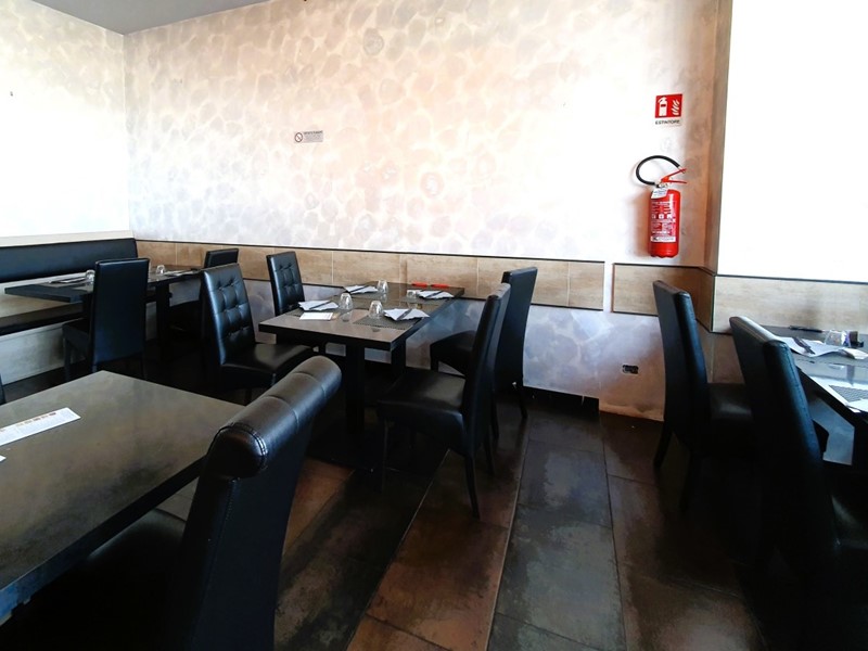 Immobile commerciale in Vendita a San Zeno Naviglio, 370'000€, 250 m²