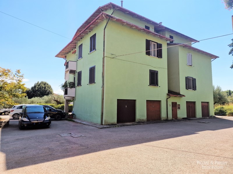 Appartamento in Vendita a Passignano sul Trasimeno, zona San Donato, 110'000€, 130 m², con Box