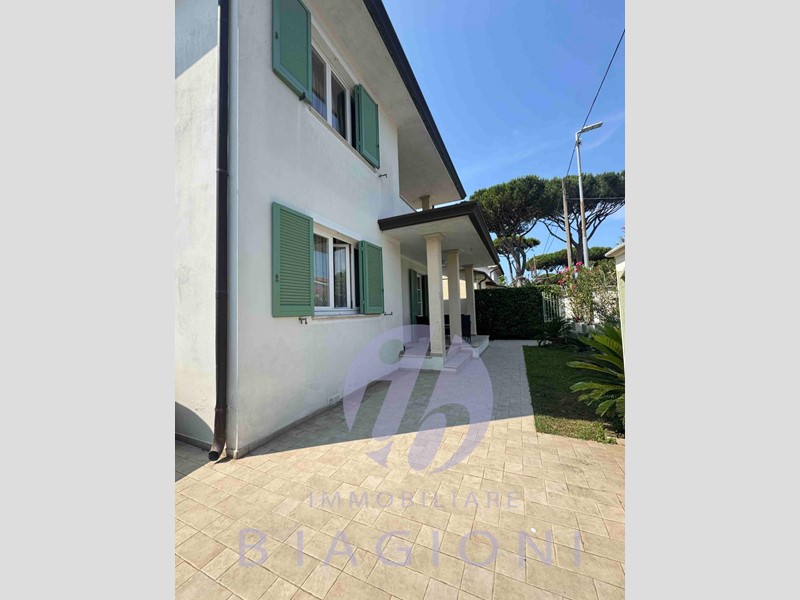 Villa in Vendita a Pietrasanta, zona Tonfano, 1'090'000€, 140 m², arredato