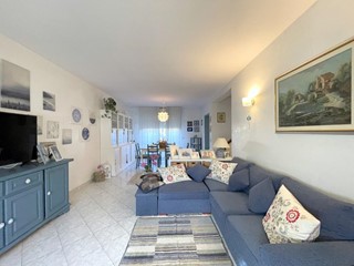 Villetta a schiera in Vendita a Camaiore, zona Capezzano Pianore, 415'000&euro;, 150 m², con Box