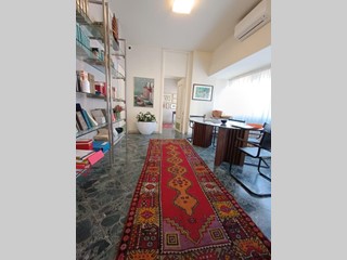 Ufficio in Vendita a Massa, 140'000€, 60 m²