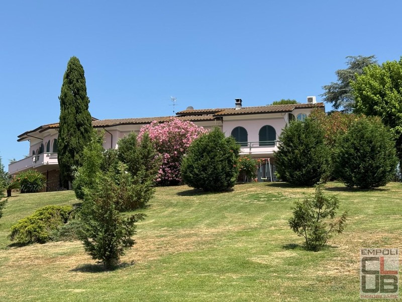 Villa in Vendita a Cerreto Guidi, 1'950'000€, 510 m², arredato, con Box