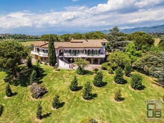 Villa in Vendita a Cerreto Guidi, 1'950'000€, 510 m², arredato, con Box