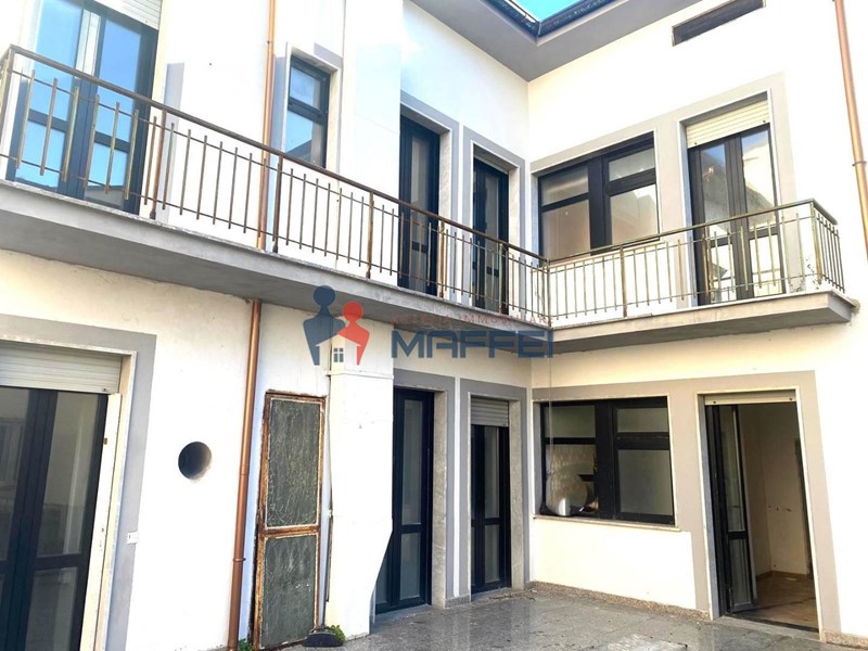 Attività commerciale in Vendita a Viareggio, 1'250'000€, 1050 m²