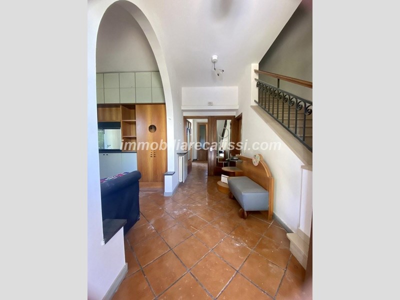 Villa bifamiliare in Vendita a Carmignano, zona Comeana, 450'000€, 210 m², con Box