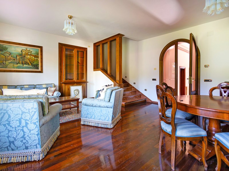 Villa in Vendita a Pisa, 1'300'000€, 500 m², con Box