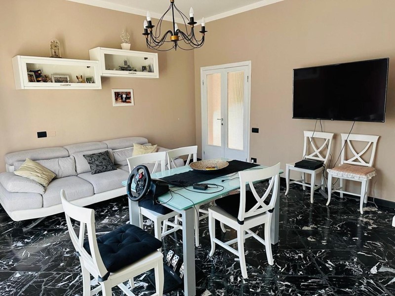 Casa Indipendente in Vendita a Siena, zona Taverne D'arbia, 340'000€, 220 m², arredato, con Box