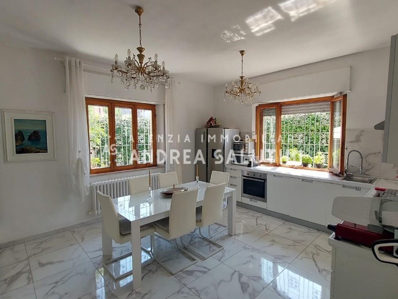 Casa Indipendente in Vendita a Buti, zona Cascine, 255'000€, 158 m², arredato