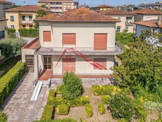 Villa in Vendita a Santa Croce sull'Arno, 225'000€, 271 m²