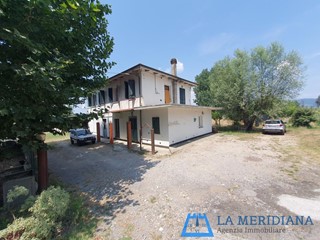 Casa Indipendente in Vendita a Larciano, 268'000€, 244 m², con Box