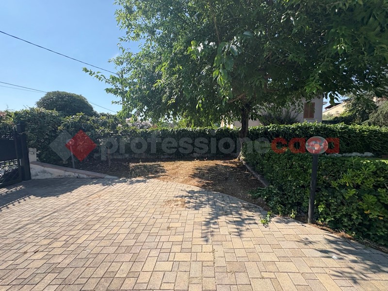 Villa bifamiliare in Vendita a Terracina, 259'000€, 80 m², arredato