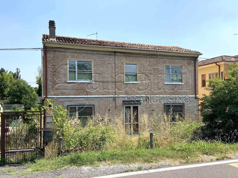 Casa Indipendente in Vendita a Ferrara, 135'000&euro;, 160 m²