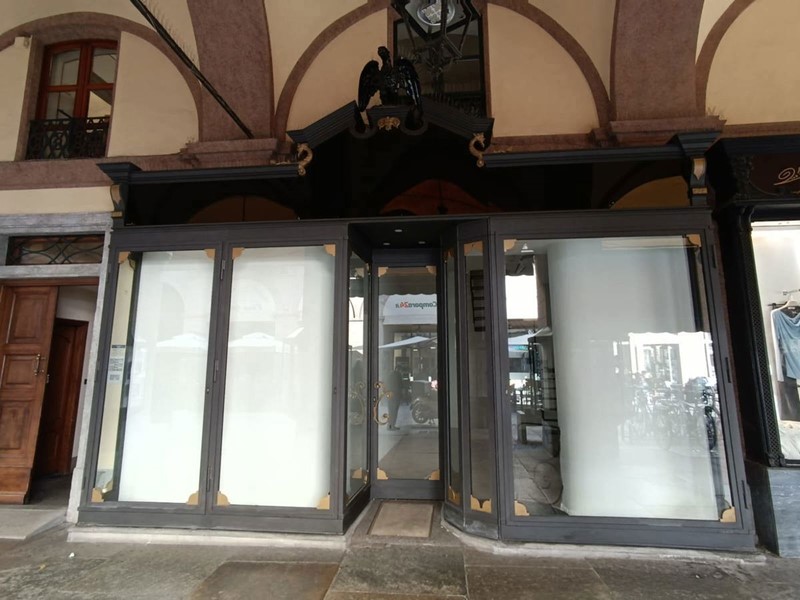 Negozio in Affitto a Saluzzo, 1'100€, 70 m²