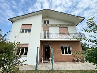 Casa Indipendente in Vendita a Noventa Vicentina, 165'000€, 180 m²