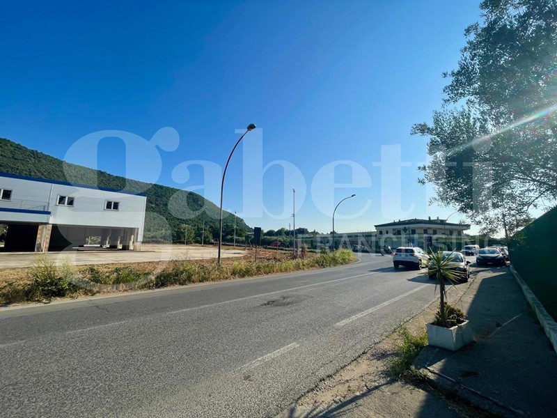 Magazzino in Affitto a Bellona, 500€, 70 m²