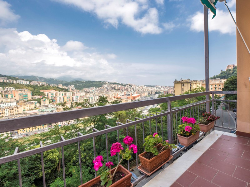 Appartamento in Vendita a Genova, zona Castelletto, 107'000€, 110 m²