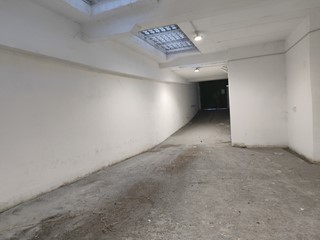 Capannone in Affitto a Sanremo, 4'000€, 700 m²