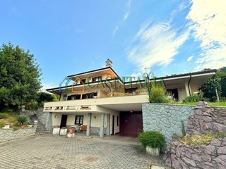 Casa Indipendente in Vendita a Burolo, 290'000€, 235 m²