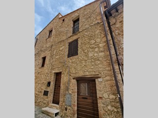 Casa Semi Indipendente in Vendita a Lugnano in Teverina, 58'000€, 80 m²