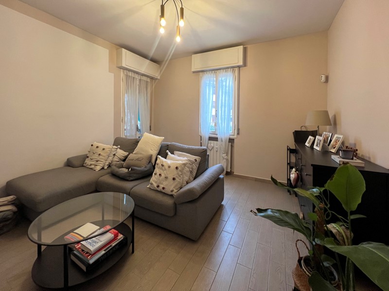 Trilocale in Vendita a Reggio Emilia, zona Regina Pacis, 140'000€, 70 m², con Box