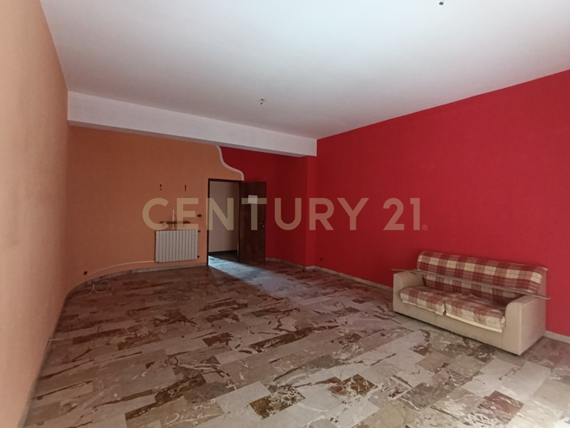 Appartamento in Vendita a Biancavilla, 100'000&euro;, 145 m², con Box
