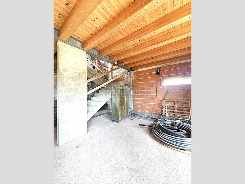 Casa Indipendente in Vendita a Monticello Conte Otto, 260'000€, 375 m², con Box