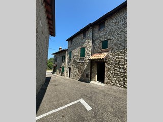 Casa Semi Indipendente in Vendita a Terenzo, zona Lesignano Palmia, 120'000&euro;, 150 m²