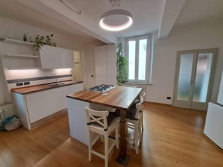 Quadrilocale in Vendita a Parma, zona Strada Giovanni Inzani 15, 235'000€, 91 m²