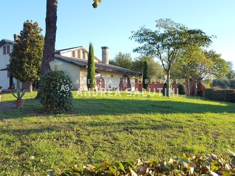 Villa in Vendita a Santa Maria a Monte, 550'000€, 400 m², arredato