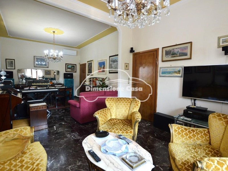 Villa in Vendita a Lucca, zona Arancio, 740'000&euro;, 300 m²