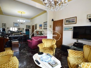 Villa in Vendita a Lucca, zona Arancio, 740'000&euro;, 300 m²