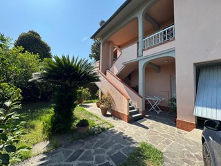 Villa bifamiliare in Vendita a San Giuliano Terme, zona Pontasserchio, 439'000€, 180 m², con Box