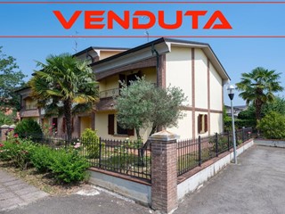 Casa Semi Indipendente in Vendita a Campegine, 248'000€, 300 m², arredato, con Box