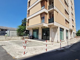 Immobile commerciale in Vendita a Pontedera, 100'000€, 130 m²