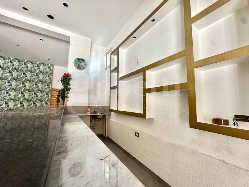 Attività commerciale in Affitto a Marano di Napoli, 1'200€, 120 m²