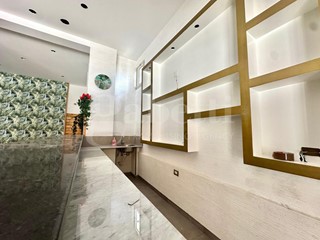 Attività commerciale in Affitto a Marano di Napoli, 1'200€, 120 m²