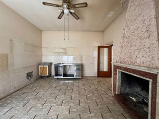 Casa Indipendente in Vendita a Pignataro Interamna, 99'000€, 245 m²