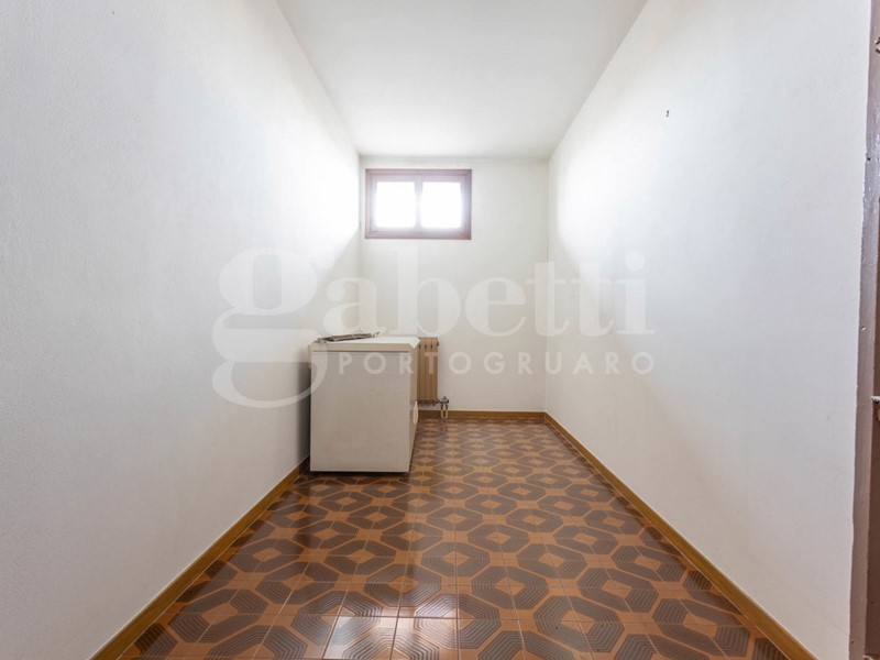 Casa Indipendente in Vendita a Gruaro, 275'000€, 320 m²