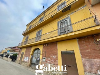 Casa Indipendente in Vendita a Bellona, 115'000€, 225 m²