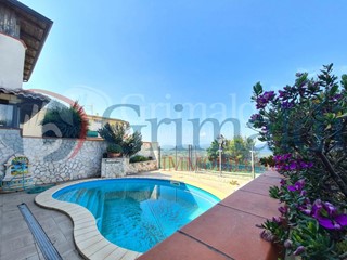 Villa in Vendita a Pozzuoli, 470'000€, 170 m²