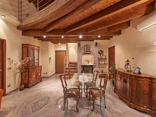 Appartamento in Vendita a Mesero, 395'000€, 233 m²