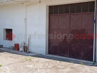 Capannone in Affitto a Frosinone, 1'000€, 140 m²