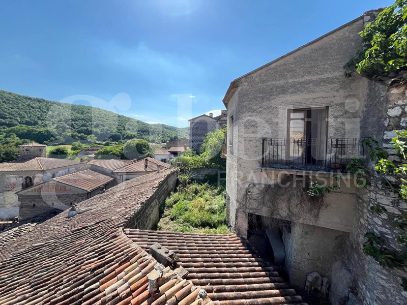 Casa Indipendente in Vendita a Baia e Latina, 117'000€, 150 m²