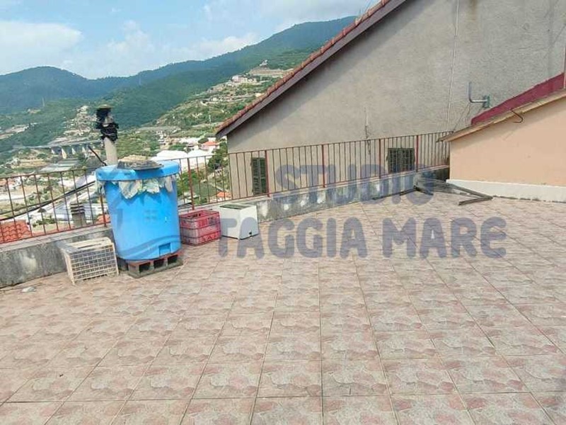 Appartamento in Vendita a Sanremo, zona Coldirodi, 130'000€, 
