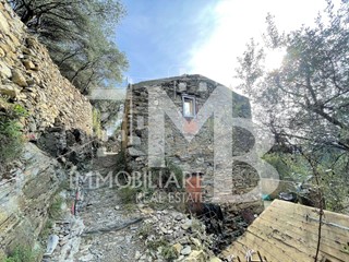 Casa Indipendente in Vendita a Recco, 25'000€, 103 m²