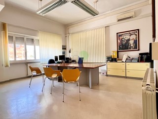 Ufficio in Vendita a Livorno, zona Nord, 210'000&euro;, 220 m²
